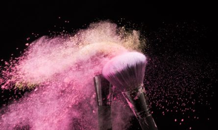 puder transparentny na pedzelku