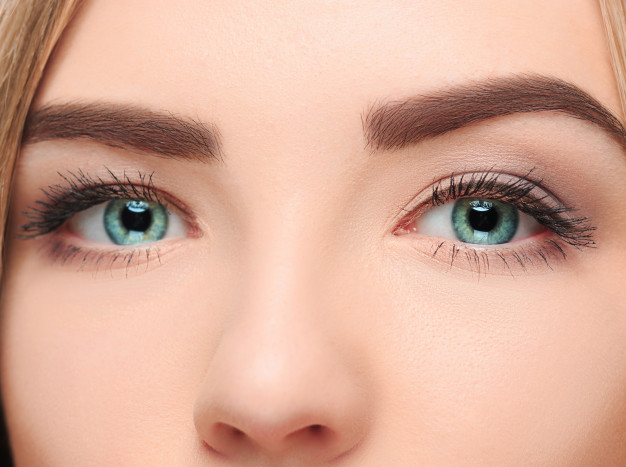 Jak powiększyć oko za pomocą makijażu? 10 skutecznych sposobów