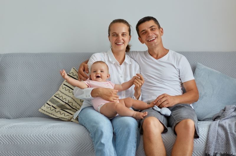 Związek ze starszą kobietą – czy to ma sens? Zalety i wady
