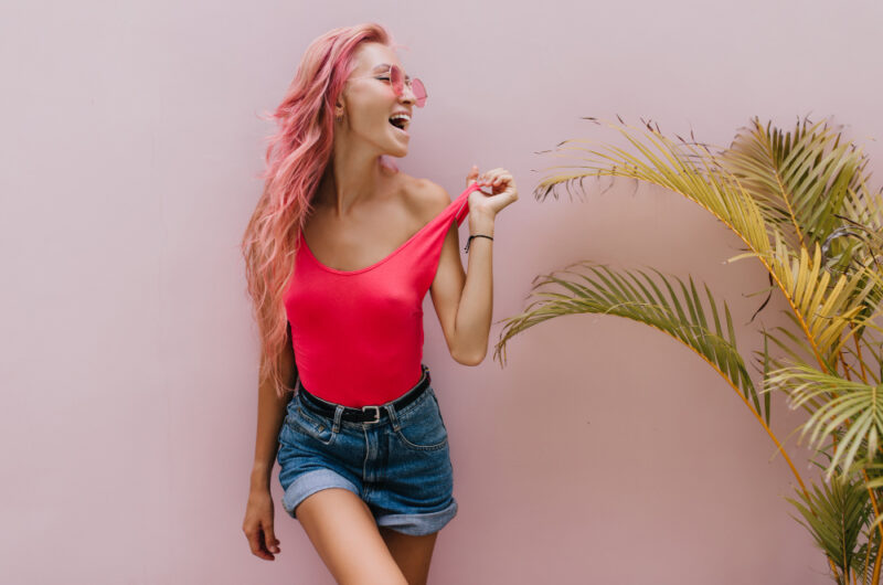 Truskawkowy blond – komu pasuje i jak go uzyskać?