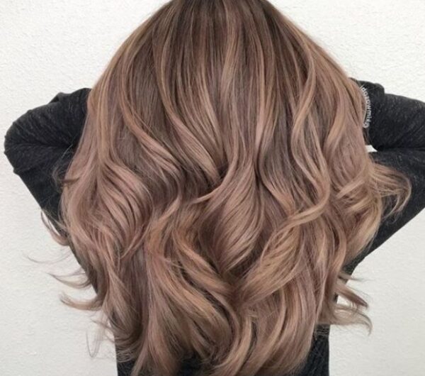 Kakaowy blond – komu pasuje i jak uzyskać cocoa blonde?