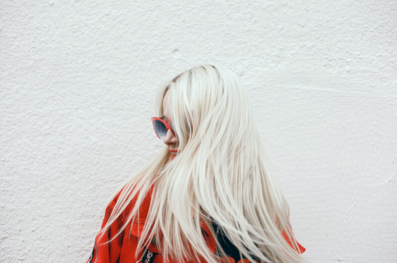 Popielaty blond – jak go uzyskać i dla komu pasuje?