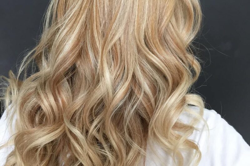 Satynowy blond – jak wygląda, komu pasuje i jak uzyskać ten modny kolor?