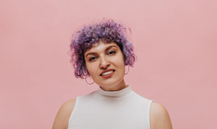 fioletowe refleksy na wlosach