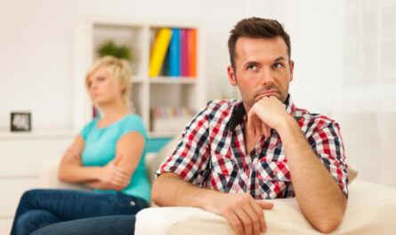 mezczyzna przestaje sie odzywac