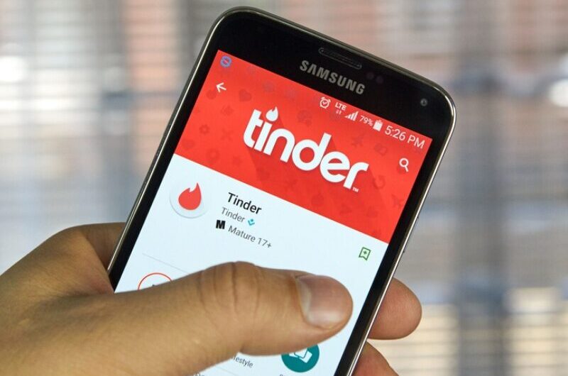 20 gotowych opisów na Tindera dla dziewczyny