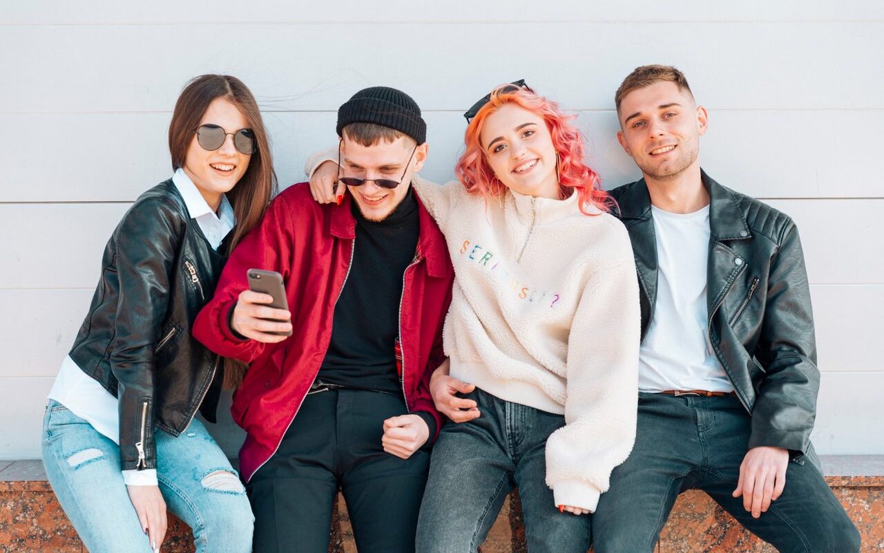 przewodnik po młodzieżowych sklepach odzieżowych