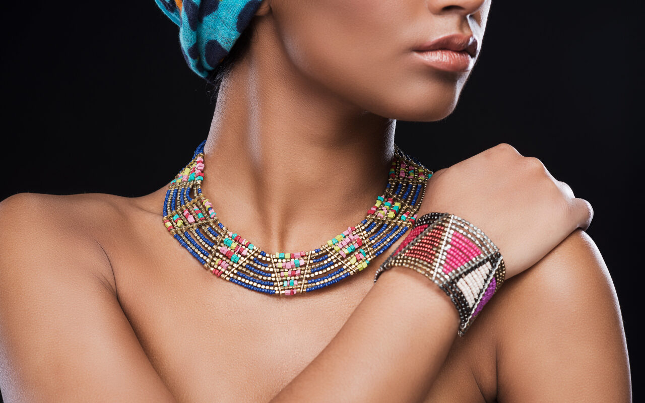 jak nosić biżuterię