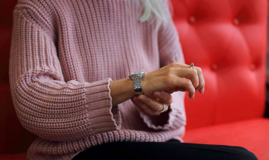 Panterka, burgund i złoto – damskie zegarki na jesień 2024