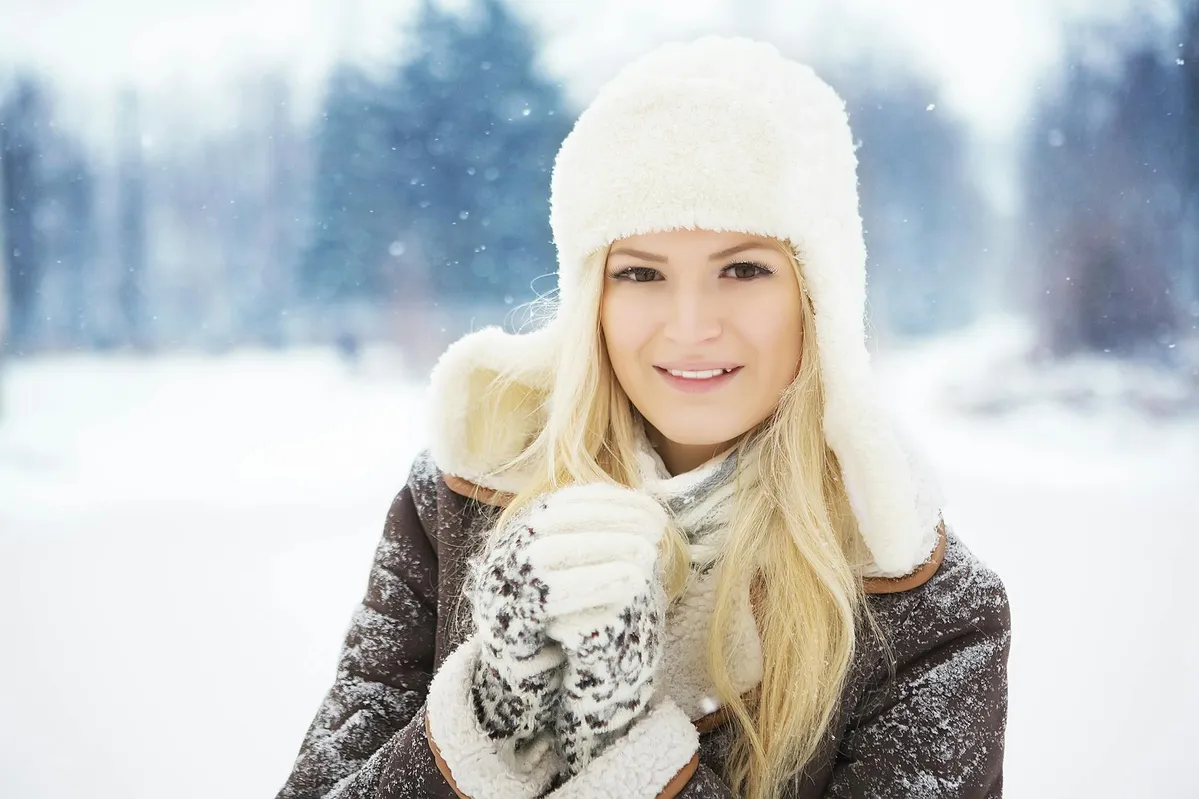 Stylizacje zimowe 2026 dla kobiet – jak wyglądać modnie i nie marznąć